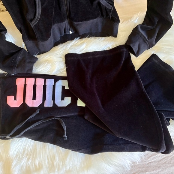 Juicy Couture Black Velour Set with Pastel Logo - Picture 5 of 8